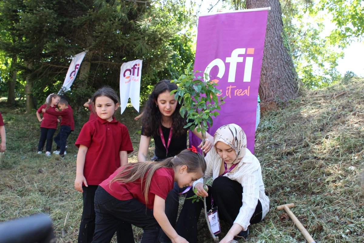 ofiturkiye's tweet photo. Çocukların neşesinden ilham alarak, onların sadece hayallerini büyütebilecekleri bir gelecek için adımlarımızı atıyoruz. Dünya Çocuk İşçiliği ile Mücadele Günü kapsamında Sakarya Kocaali Kirazlı İlkokulu’ndaki 21 çocuğumuzla bir araya gelerek harika bir gün geçirdik. https://t.co/hrphhJHyLk