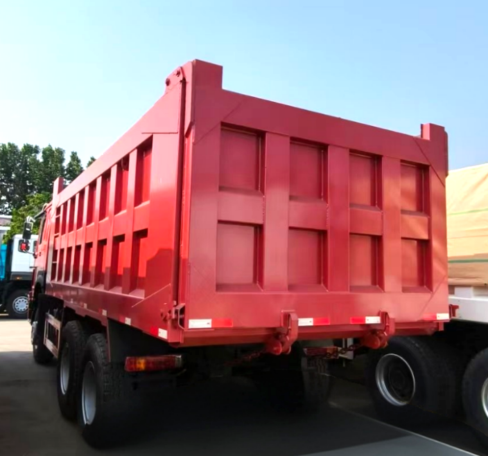 mieeauto's tweet photo. 🚛 Premium SINOTRUK HOWO 6×4 RHD Refurbished Dump Truck

✅ 371 HP Powerful WD Engine
✅ Rated Load: 12,270 kg
✅ Cargo Box: 5600×2350×1500 mm
✅ Overall Dimensions: 8700×2550×3300mm
✅ 10 Brand‑New Tires (12R22.0)
✅ Euro III Emission Standard

📩 Contact MIEE Auto today! https://t.co/Z7XXrD7iZl