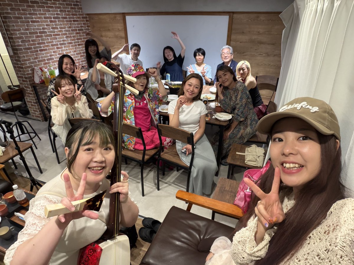 Koichiro34's tweet photo. 佐治食堂in東京
自分の誕生日ケーキを自分で作る企画大成功！
クリーム塗りが苦手すぎてそこは女子2名にやってもらいました。それも大正解（笑）
今年のテーマの一つ
全部自分でやろうとしない！w
今日は2日目。楽しみー
#コロム https://t.co/us6HEmy14Q