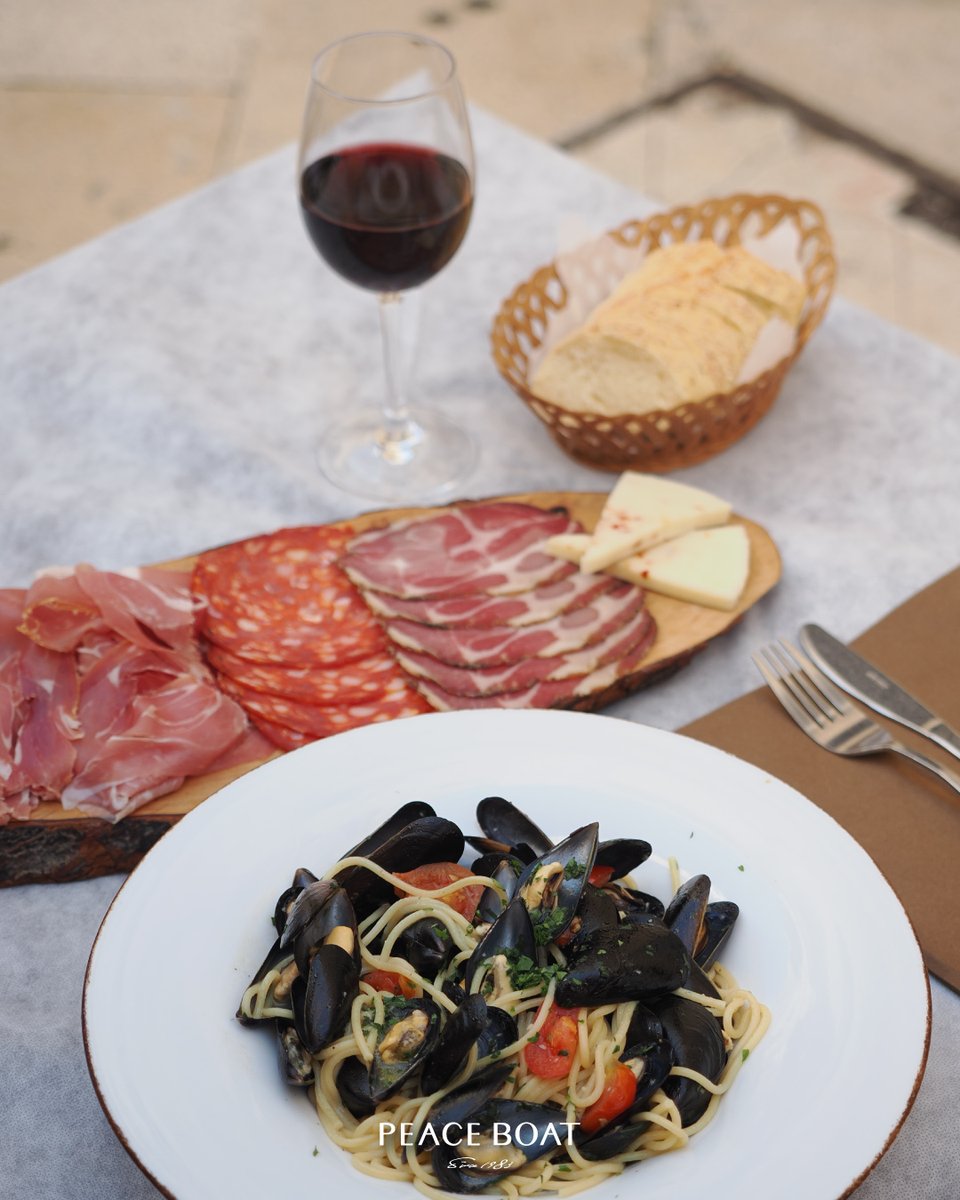 PeaceBoat_PR's tweet photo. Happy Sea Mail -ピースボートクルーズで楽しむ世界の寄港地-（バーリ / イタリア）
ここで味わいたいのは、伝統料理「リーゾ・パターテ・エ・コッツェ」。家庭の味でありながら、レストランでも誇りを持って提供される、まさにバーリのソウルフードです。
#ピースボート #世界一周クルーズ https://t.co/Be2w9zhqbo