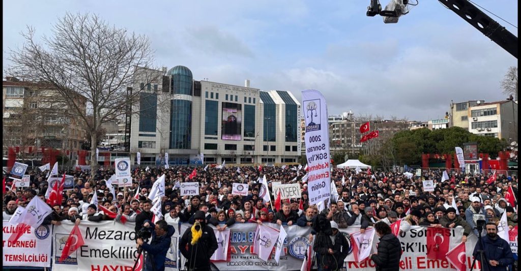 AhmetArifEmre05's tweet photo. @mihribanugurluu @EmadDernegi @Akparti Kimse ama kimse bulunmaz hint kumaşı değildir #EMADDER olarak milyonlar olarak 81 il 922 ilçede sağcı solcu milliyetçi muhafazakar bir olduk bekliyoruz kimin oyu daha büyük göreceğiz bakalım inşallah https://t.co/gWE0X5naZs
