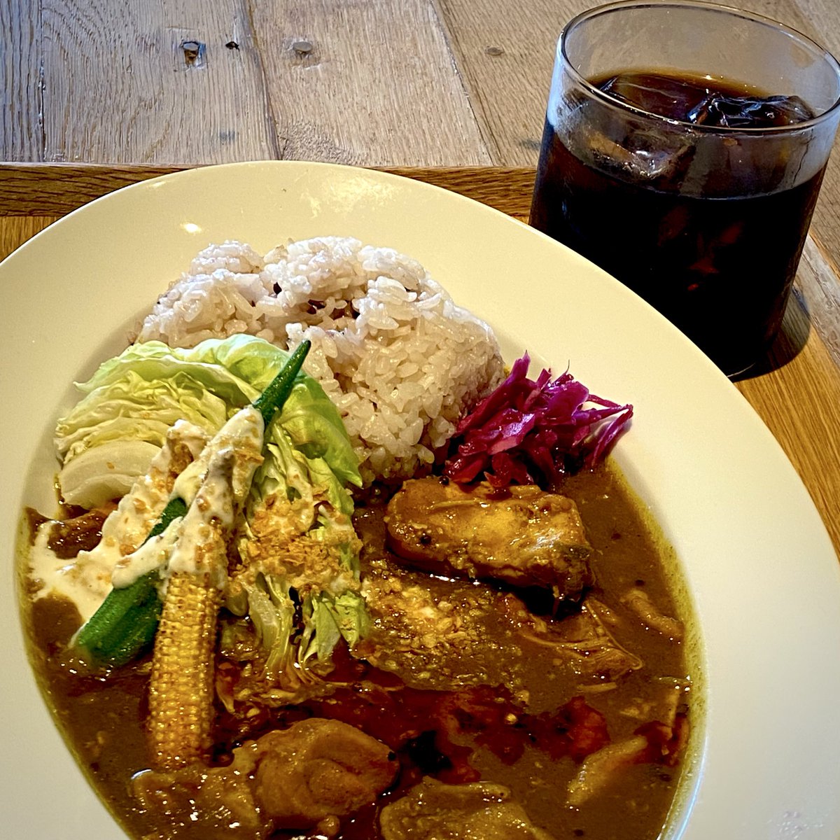 FATBOYS_TYPEONE's tweet photo. #CASICA #SHINKIBA
旬野菜の薬膳カレー 1,500円
倉庫をリノベーションしたcafe☕️
オシャレすぎる😎
スパイシー&ホット🔥なカレーに
しっかり煮込んだチキンがうまい😋
チーズソースの野菜🥦もgood👍
身体が喜ぶおいしさです🥰
ごちそうさまでした♪ https://t.co/y8KqrhNLaM