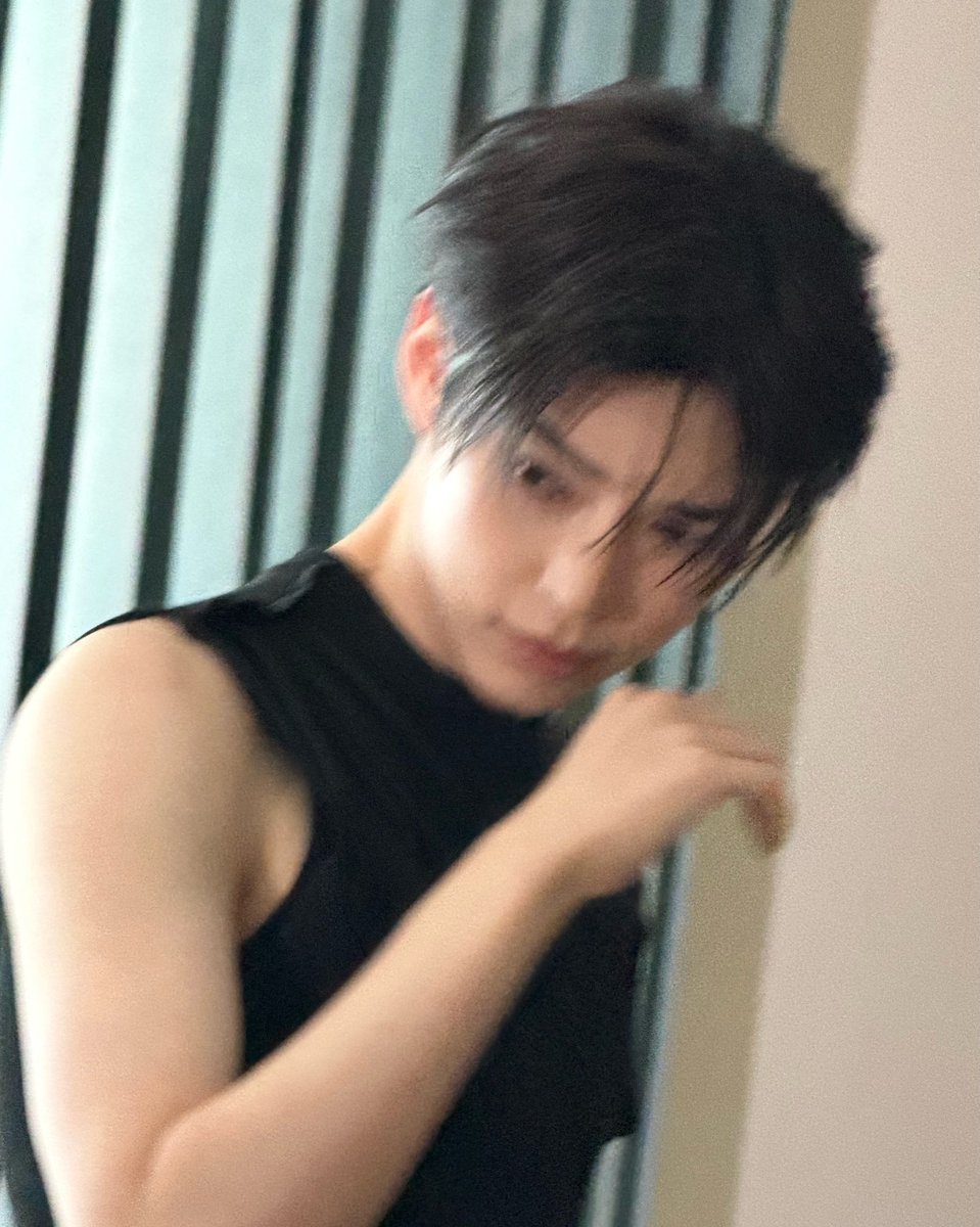 mypluffycloud's tweet photo. 260612 성한빈 인스타그램 #성한빈 

Bazaar🖤 https://t.co/Av3NDV2eRT