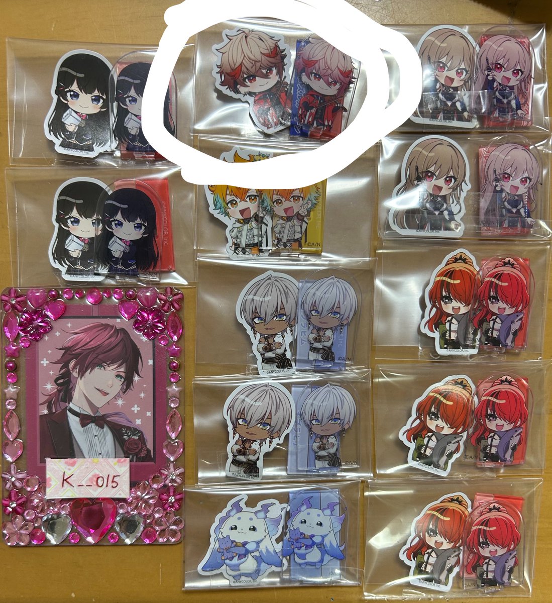 K__015's tweet photo. @syuki_04235 初めまして、お声かけ失礼致します
当方画像のものを所持しておりまして、左上、🟥髪の男性との交換は可能でしょうか？
ご検討よろしくお願い致します。 https://t.co/FSiReX2IWX