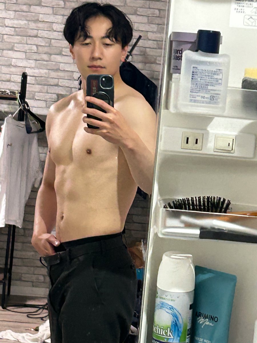 selectshophiro's tweet photo. まじで痩せたいならこれしとけってやつ
教えて！

自分は
・水2L飲む
・朝の散歩30分
・おやつは基本食べない

痩せたいならこの3つが結局大事だと思ってる https://t.co/x8dlVl10n5