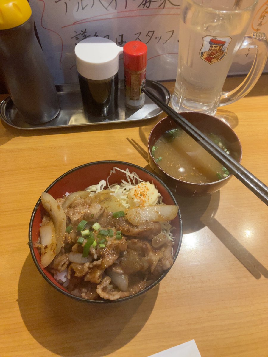 PEPELOW2's tweet photo. 上野ランチ🍙カドクラのランチメニューの生姜焼き丼をいただきました^_^安くて美味しいし最高😆 https://t.co/eH6InLXjEc