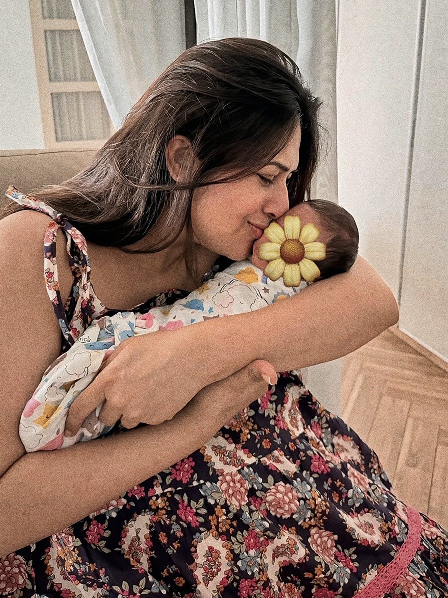 navyasgalleryy's tweet photo. my whole freaking heart is literally crying 😭 this is so so precious! my baby with her own babies 🥺🩵 @Divyanka_T https://t.co/RnCEbKI7iN