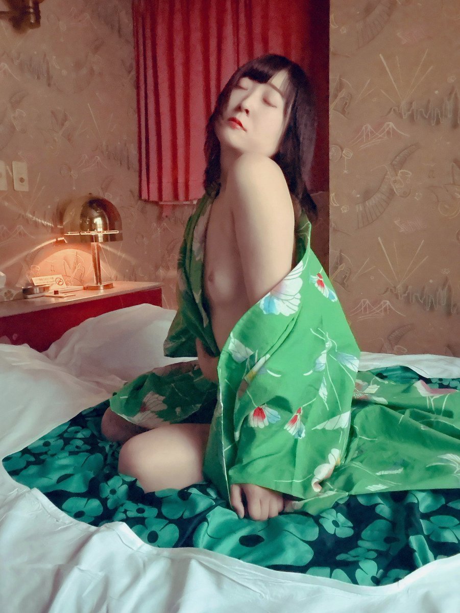 PTucsok's tweet photo. ここ数日、やたら涼しいよね😯
今日の朝なんて寒かった😵
花粉は一年中飛んどるけん、合わない時期があるとしんどいよね🥺
チョコに耐える優莉奈のお肌なのに、花粉おそるべしw🤧 https://t.co/tpdv9hDUem