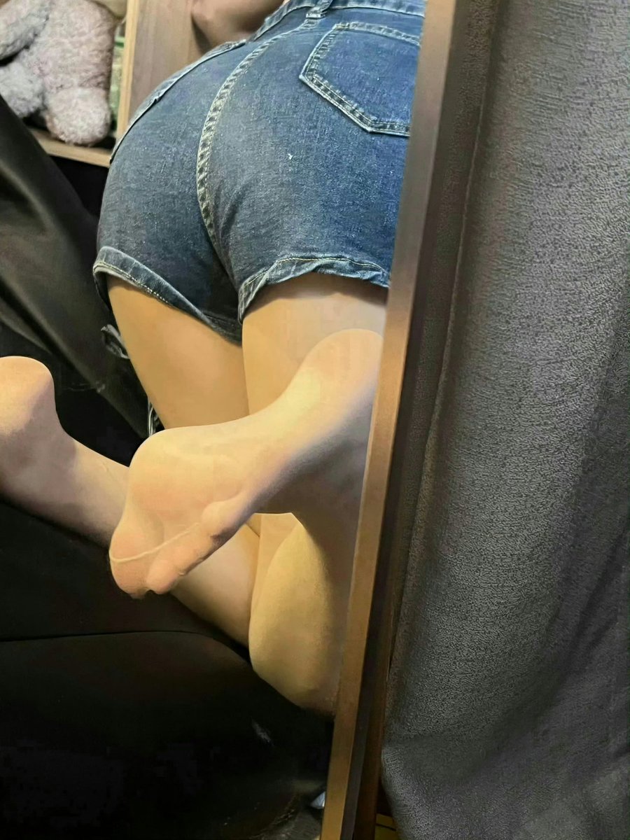 YY520888x's tweet photo. 直接坐你脸上，你是什么感觉？ https://t.co/rJix9Cbdyc