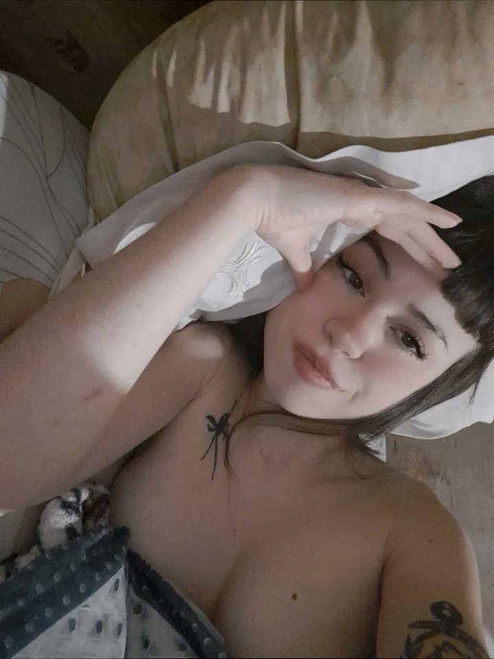RooMoreoki's tweet photo. No me puedo dormir https://t.co/Pwk9S7JWNg