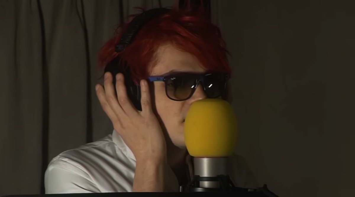 cem3teryfreak's tweet photo. Babe wake up new mcr https://t.co/i0AUhqzVzJ