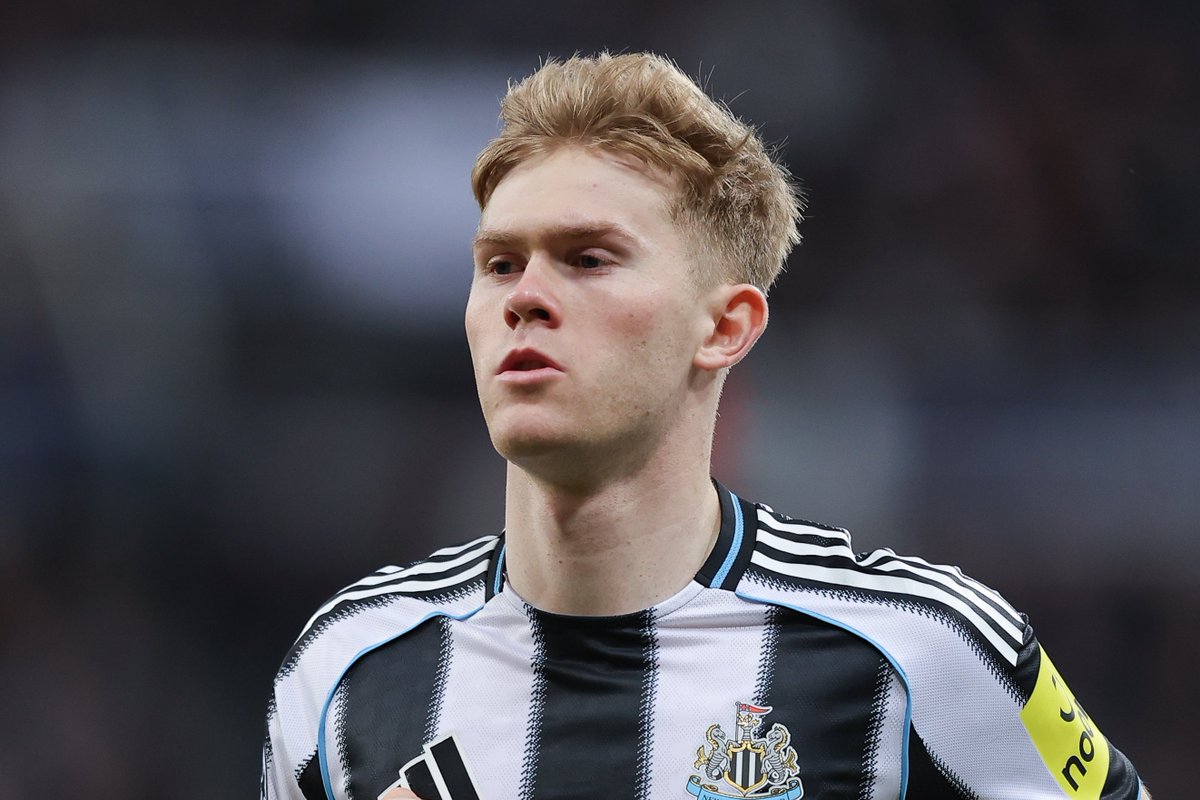 UnitedStandMUFC's tweet photo. Do you think United will sign Lewis Hall this summer? 🏴󠁧󠁢󠁥󠁮󠁧󠁿 #mufc https://t.co/PfxLxkfPwW