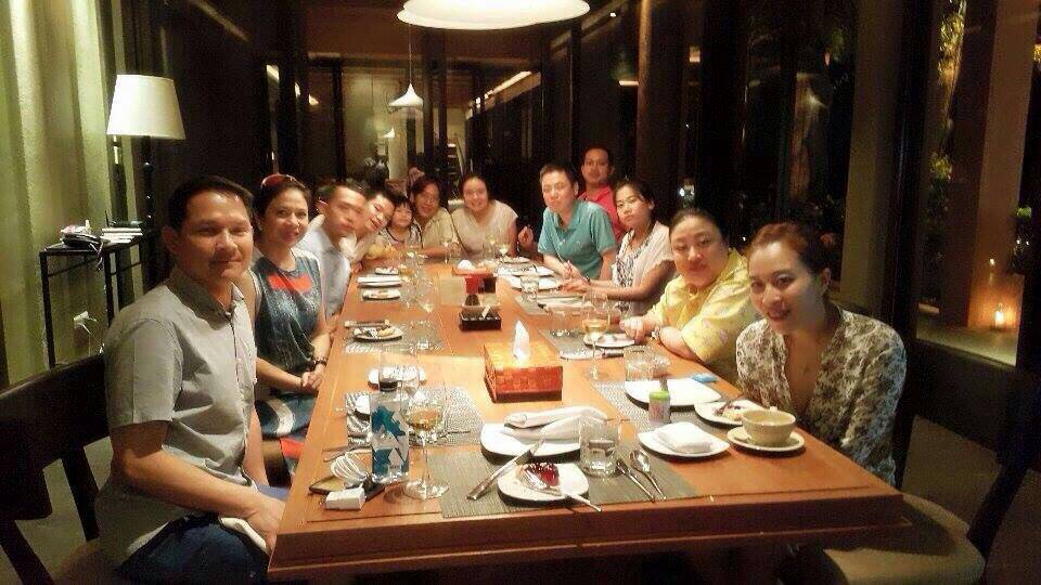somsakjeam's tweet photo. องค์ภานี่ถ้าพูดตาม"ภาษามนุษย์" (สำนวน ร.๖) ต้องบอกว่าเป็นคนค่อนข้างอาภัพเรื่องแฟน เท่าที่มีหลักฐานมี 3 คน คนแรก (ซึ่งผมหารูปไม่เจอไม่รู้อยูไหน) เป็นนายทหาร ซึ่งพ่อรู้จัก (เป็นเพื่อนของพิสิษฐศักดิ์ที่ถูกสำเร็จโทษพร้อมหมอหยอง) ดูพ่อจะหนุน แต่ก็เลิกรากันไป ...
1/2 https://t.co/0BrMEPGqyL