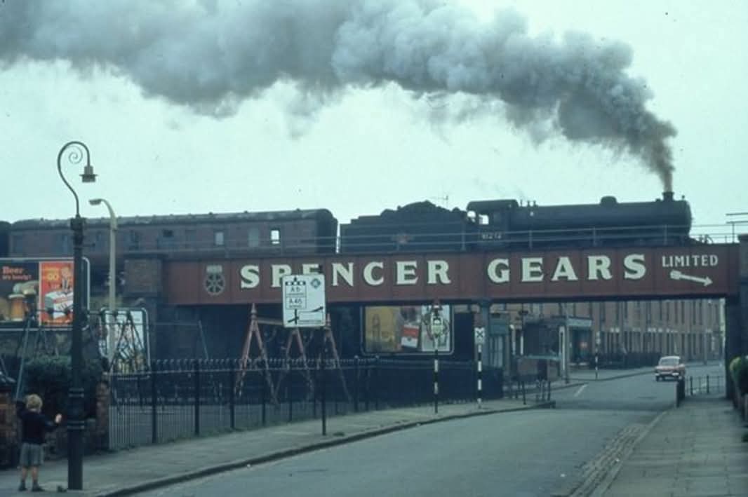 adipullenLNER's tweet photo. Great Northern line between Belgrave Rd station and Humberstone Road Station, Overton Road Leicester, Leicester Bridge over Victoria Road east..
📷   Graham Wilson. https://t.co/OQG5aSvmvN