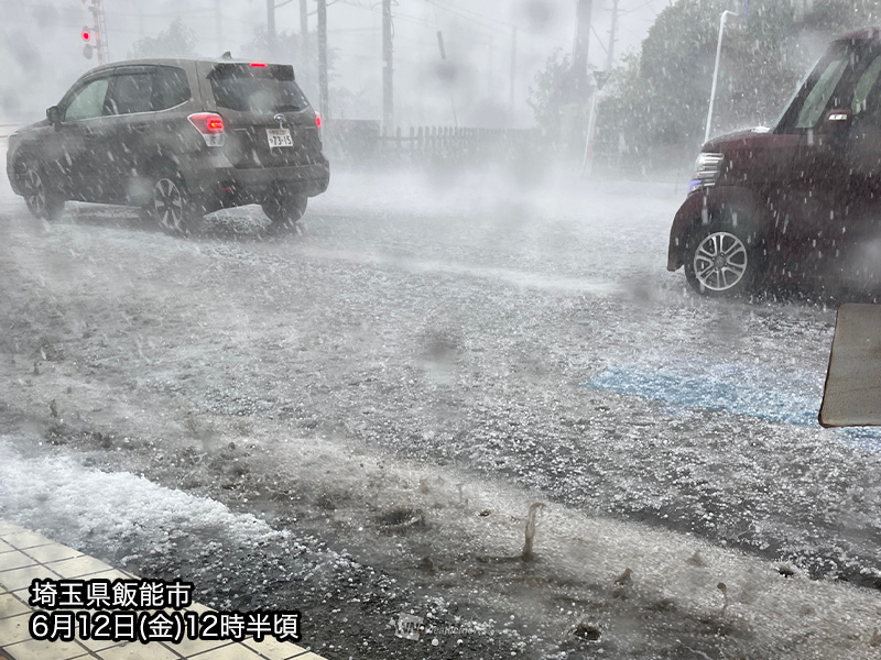wni_jp's tweet photo. 【関東でヒョウ・アラレ】
今日12日(金)は午後になって関東甲信や東海の山沿いで雨雲が急発達し、各地で雷雨となっています。関東甲信では雹(ひょう)や霰(あられ)の報告も相次いでいて、今夜にかけて注意が必要です。
https://t.co/7OcDvHVZFw https://t.co/YwFeF6kfW3