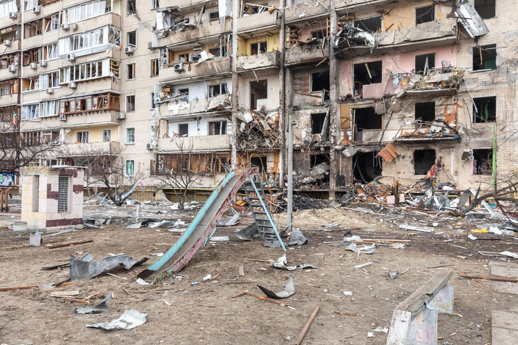 _harri________'s tweet photo. @NUdriot @nikolaevnaru I disagree. Check these pictures. The war has progressed since 2022. Economic sanctions against Russia (basically the whole world). Basically, everything is destroyed in the occupied area. Russia cannot maintain its current infrastructure. They destroy Ukrainian civilian cities. https://t.co/k36JRaV2lQ