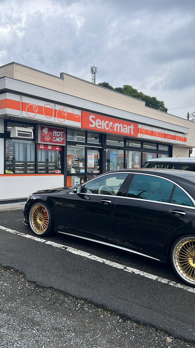 W221_num's tweet photo. コーヒー買うためだけに謎にina benz corps聖地？巡礼ｗ https://t.co/usRYxJ96oO
