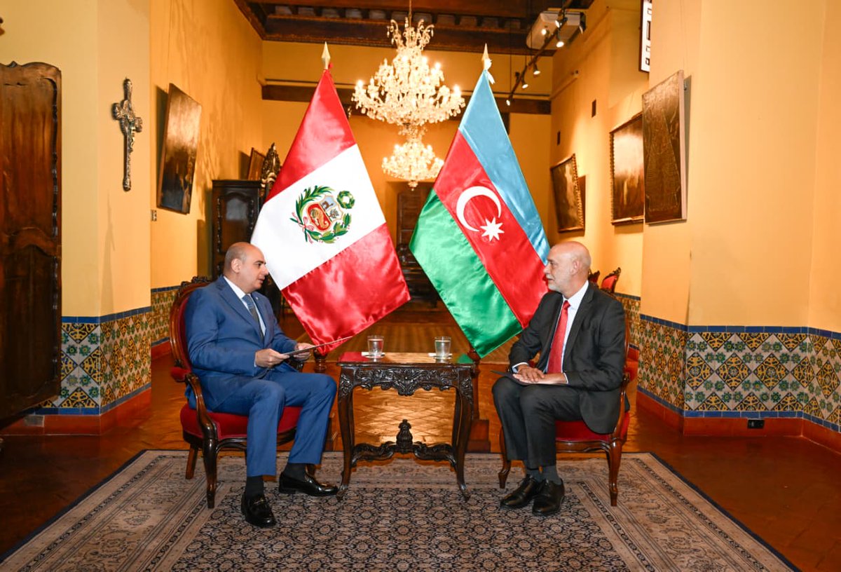AzDipPeru's tweet photo. 📸Bu səhər Peru Xarici İşlər Nazirliyinin Dövlət Protokolu və Mərasimlər idarəsinin rəisi Eduardo Migel Hilarion Peres del Solar Marsenaro, Azərbaycan Respublikasının Peruya təyin olunmuş Səfiri Seymur Fətəliyevin etimadnaməsinin surətini qəbul etdi. 
🇵🇪🤝🇦🇿

📸Esta mañana, el Director general de la Dirección General de Protocolo y Ceremonial del Estado del Ministerio de Relaciones Exteriores del Perú, Eduardo Miguel Hilarión Pérez Del Solar Marcenaro, recibió las copias de las Cartas Credenciales del Embajador designado de la República de Azerbaiyán en Perú, Seymur Fataliyev.
🇵🇪🤝🇦🇿

@AzerbaijanMFA 
@Aykhanh 
@CancilleriaPeru 
@AzEmbMex
