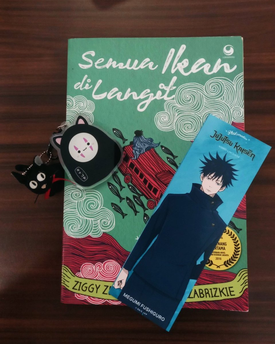 scrptomancer's tweet photo. 📓✧˖°. ssal's current read

《Semua Ikan di Langit karya Ziggy Z.》 https://t.co/jY6wzgCyVc