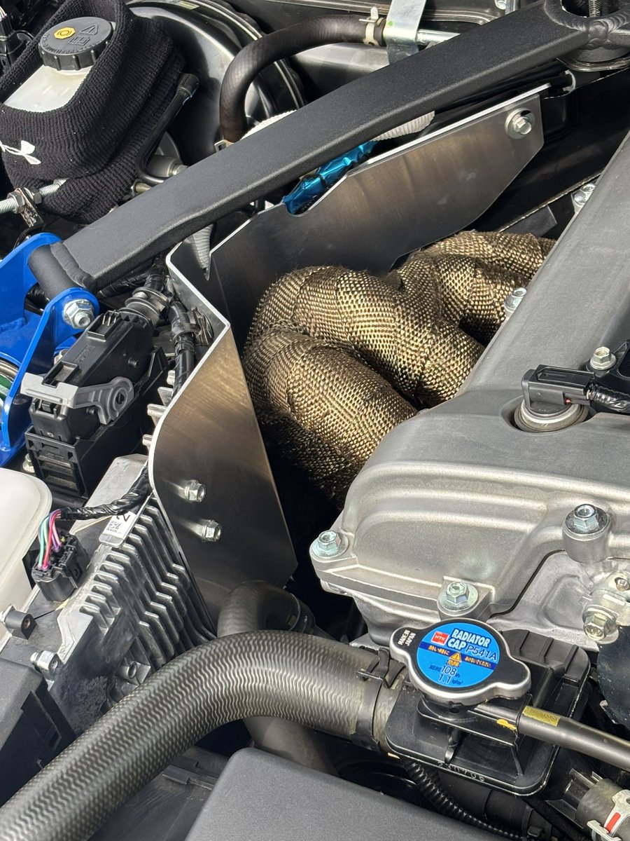Tike1013Ya's tweet photo. #MX5
#Miata
#Eunos
#RoadsterRF
#NARDI
#LegMotorSports
#ADVAN https://t.co/Q3nExXtHC6