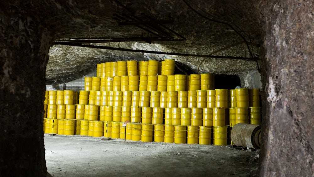 UlrichRalla's tweet photo. Ich habe gerade Atommüll Schweiz gegoogelt. Ich fand solche Bilder dazu: Quellen u.a. SZ und RP. 

Man vergleiche mit der realen Situation. https://t.co/sF216BGnZG