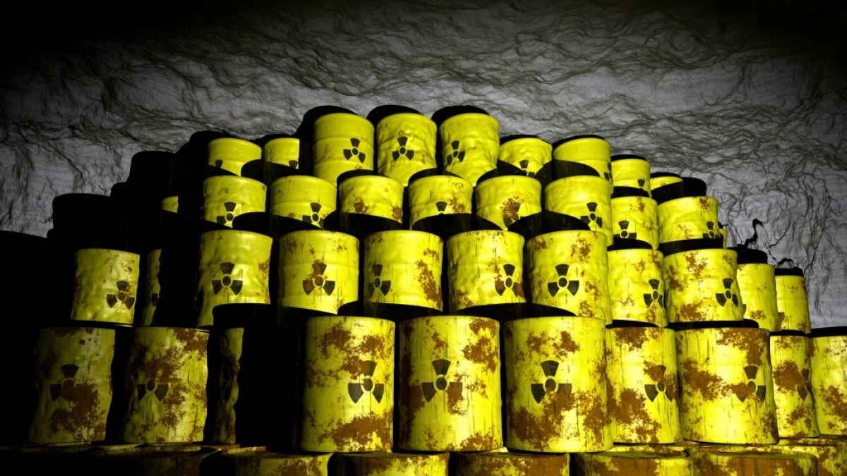 UlrichRalla's tweet photo. Ich habe gerade Atommüll Schweiz gegoogelt. Ich fand solche Bilder dazu: Quellen u.a. SZ und RP. 

Man vergleiche mit der realen Situation. https://t.co/sF216BGnZG
