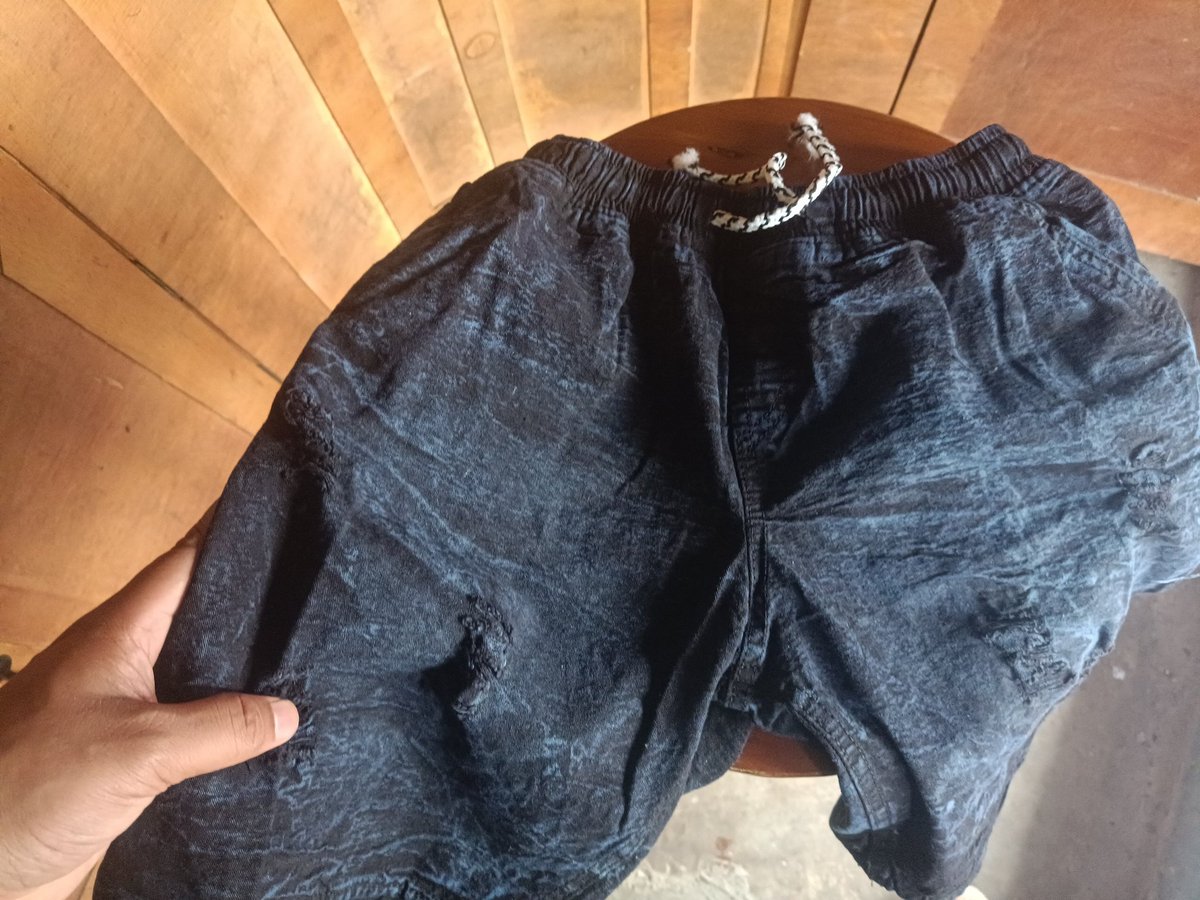 Stove07199's tweet photo. @unicefess Yg mau celana pendek jeans bisa ambil 3 90 rb ges salah uk ini masih baru https://t.co/J3XbHNgWTX