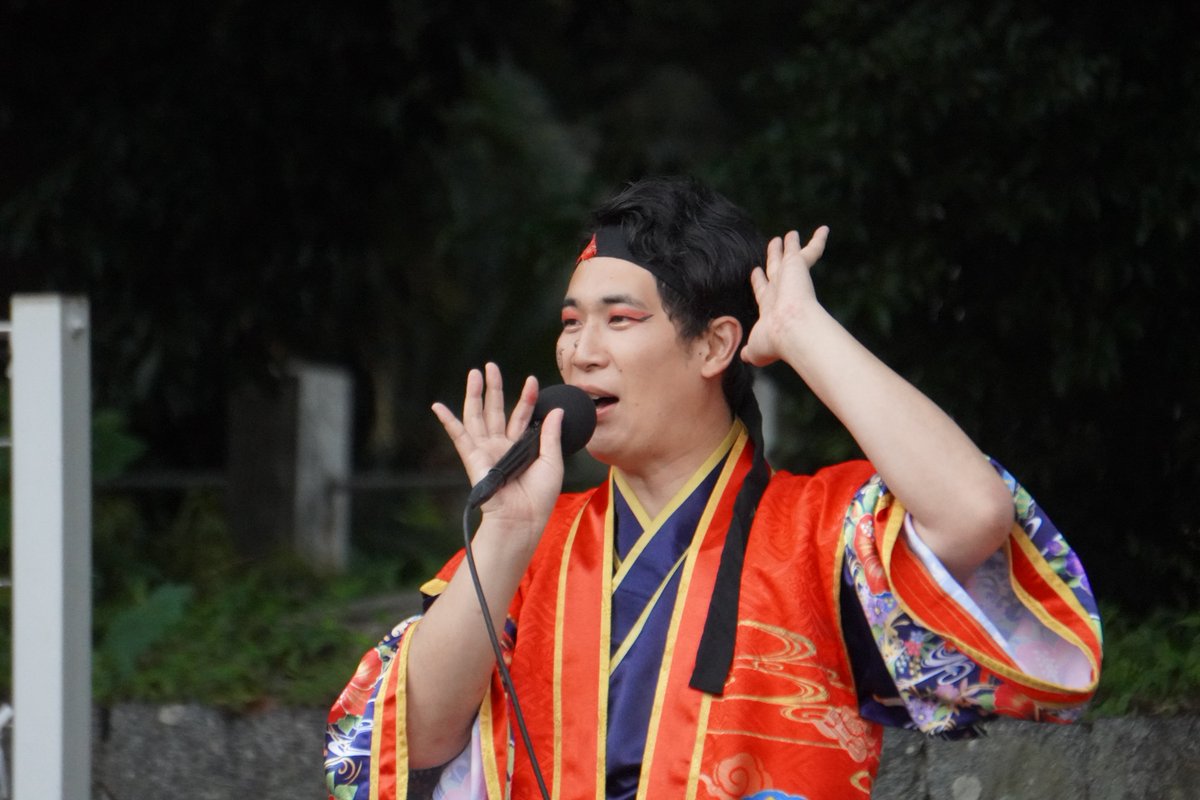 rinrin_teru's tweet photo. 菟足神社⛩️うたりde夜店
緣志 さん　
お客様も沢山巻き込んでの『うらじゃ音頭』
今回は参加せず観て楽しみました🎵
ちびっ子達が上手に踊ってたし可愛いかったよ❣️
大人の皆様もブラボーでした
╰(*´︶`*)╯♡
2026.6.6📸
#うたりde夜店
#菟足神社
#豊川市
#緣志
#sonyα6400
#パパ撮影 https://t.co/9YCt0ZdWG1