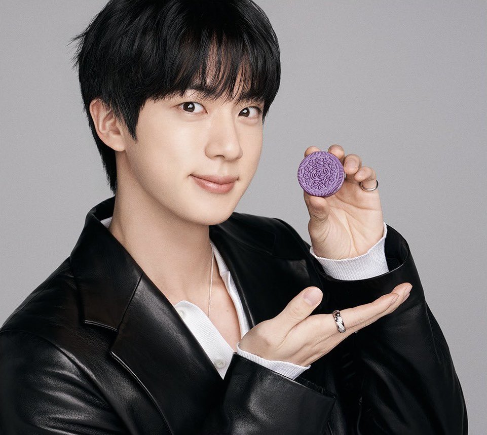 seokjinfile's tweet photo. JIN FOR OREO 💜 https://t.co/MZf0bj92q5