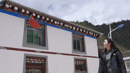 TibetNews11's tweet photo. Dall'utilizzo del #cotone per sfamare la fame alla trasmissione digitale della conoscenza, il sangue e i canti della XVIII Armata non si sono mai spenti. https://t.co/Pio7iIFgGM