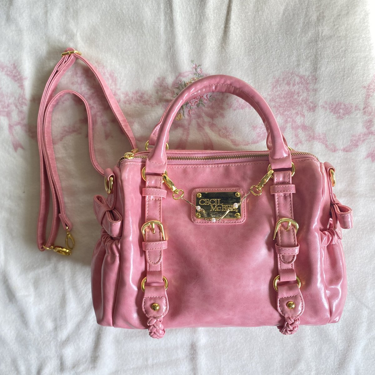 bellobaelyy's tweet photo. 🪽กระเป๋าญี่ปุ่นแบรนด์ Cecil mcbee สวยมากกก🥹 ใหม่สุดๆค่า มีสายยาว จะสะพายครอส หรือถือก็ได้ อะไหล่สวยๆเลย ใส่ของได้เยอะค่ะ ไอแพดลงได้ 450.- 🧚🏻♀️#ส่งต่อกระเป๋า #กระเป๋ามือสอง #กระเป๋ามือ2 #ส่งต่อกระเป๋ามือ2 #ส่งต่อเสื้อผ้า #เสื้อผ้ามือสอง #เสื้อผ้ามือ2 #ส่งต่อกระเป๋ามือ2 https://t.co/GG3Gz1tr06