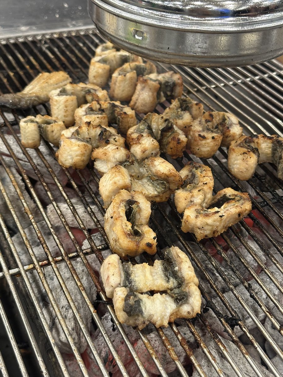 hereismysummer's tweet photo. 진짜장어개맛있고개크고 
사장님도 직원분들도 정말 친절하심!!! https://t.co/4qbC3IjLgS