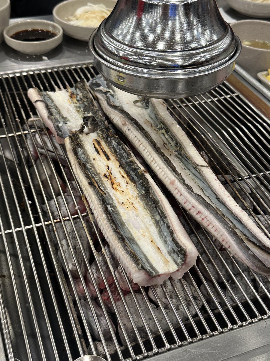 hereismysummer's tweet photo. 진짜장어개맛있고개크고 
사장님도 직원분들도 정말 친절하심!!! https://t.co/4qbC3IjLgS