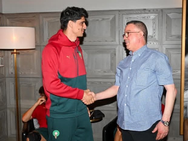 JennerMajdi's tweet photo. @RouabahZakarya يا المصدي خيالكم واسع تكذبوا الكذبة  وتصدقوها هاهو عمكم وصل تحلموا 100 سنة اجيكم واحد فحالوا فحال هذاك المرعود عندكم تصرفوا عندنا ما يعطيك حتى حارس عام في مدرسة 🤣🤣🤣🤫🤫🤫🤫 https://t.co/Tj2ufZDh3l