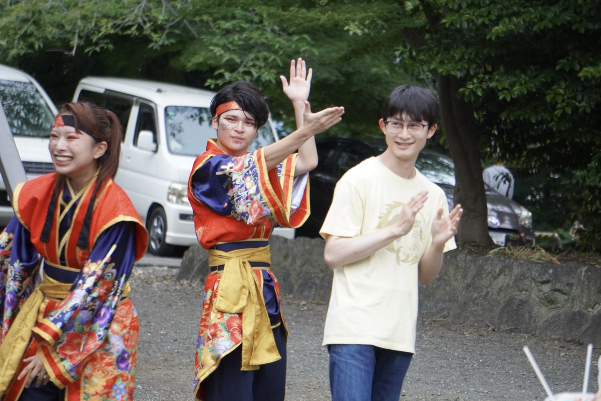 rinrin_teru's tweet photo. 菟足神社⛩️うたりde夜店
緣志 さん　
お客様も沢山巻き込んでの『うらじゃ音頭』
ちびっ子達が上手に踊ってたし可愛いかったよ❣️
大人の皆様もブラボーでした
╰(*´︶`*)╯♡
次男も楽しんだようです🎵
2026.6.6📸
#うたりde夜店
#菟足神社
#豊川市
#緣志
#sonyα6400
#パパ撮影 https://t.co/3N48umefv9