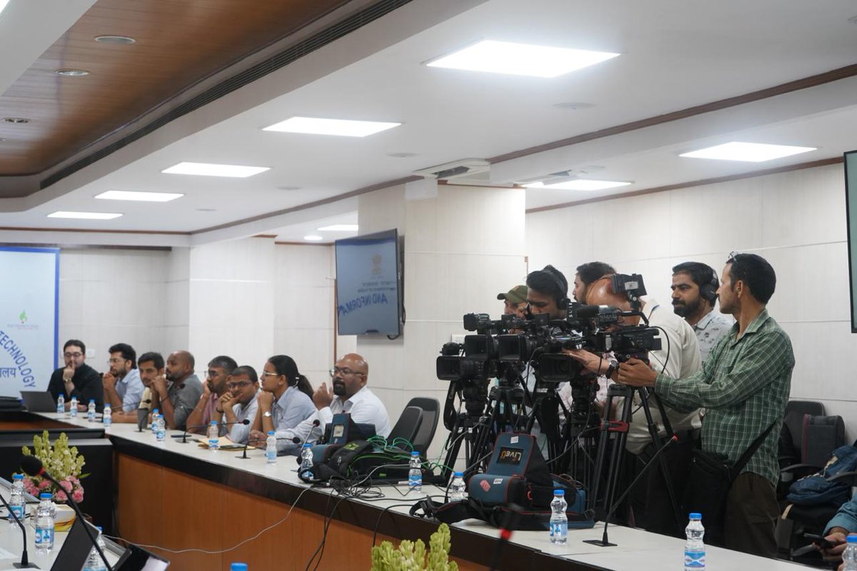 OfficialINDIAai's tweet photo. India's AI innovation ecosystem continues to grow stronger.

With support from the #IndiaAIMission, @Avataar  has developed Varya, India's first distilled video model, marking an important milestone in India's AI innovation journey.

The model was launched today by Shri S Krishnan, @SecretaryMEITY. The event was attended by Shri Amitesh Kumar Sinha, Addl Sec, @GoI_MeitY & CEO,@SemiconIndia; Shri @sudeep_tweets Joint Secretary, @GoI_MeitY;  Shri Saurabh Vijay, CEO @OfficialINDIAai  & @ceo_uidai; and Shri @AluruSravanth, Founder, https://t.co/iCegDZqimX other senior officials from the Ministry of Electronics and Information Technology for this important milestone in India's AI journey.

#IndiaAI #AIInnovation #DigitalIndia

@AshwiniVaishnaw @jitinprasada @PIB_India @_DigitalIndia @mygovindia