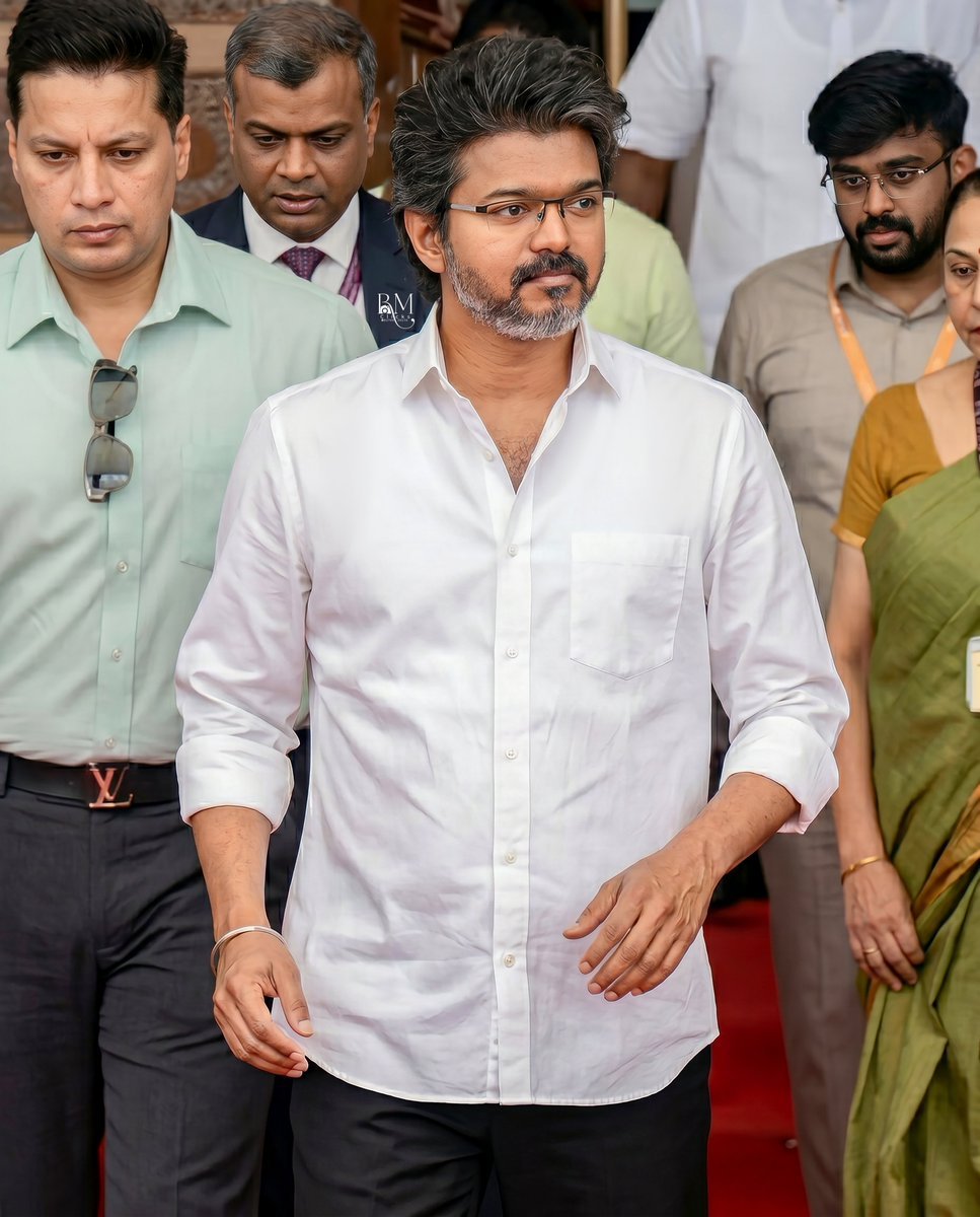 MiniiGirl__'s tweet photo. Ey Sadaarunu Urumum Venga Idhu 😮‍💨🔥 Infinite AURA @TVKVijayHQ 🦁 https://t.co/jF6qIMQATU