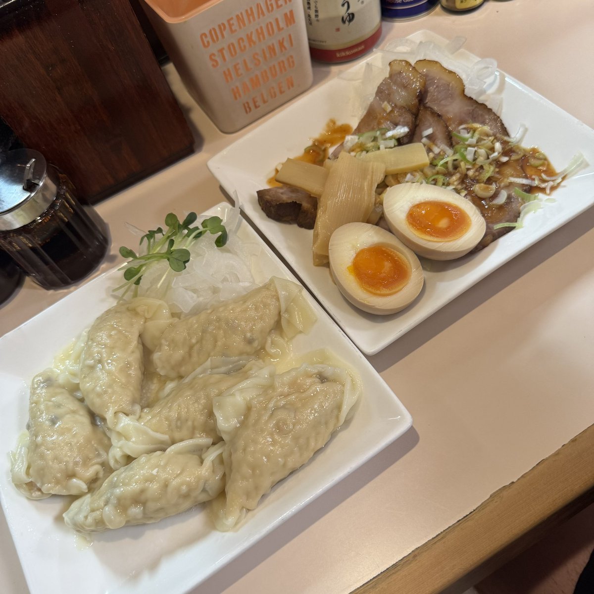 YURA_DAYO's tweet photo. 📍麺処 大木

・TKM 烏骨鶏🥚
・試作つけ麺🤭
・皿ワンタン
・おつまみセット

久しぶりの大木さん✨5/27の話🌿
変わらずどれも美味くて食べすぎる❤️
つけ麺美味すぎて😭販売されたら教えて欲しい😍💕🙌🏻
大木さんいつもありがとう🥹☘️🫧

@butao32 
#麺処大木
#ゆらーめん https://t.co/7l7HIf19wt