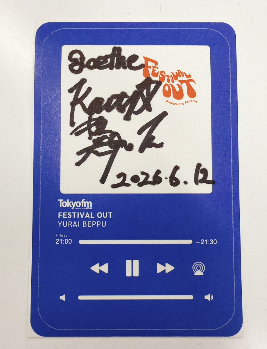 FESTIVALOUT's tweet photo. TOKYO FM📻
#FESTIVALOUT powered by Fanplus
今夜のゲスト #goethe から
番組ステッカーにサインをいただきました！

＜応募方法＞
①@FESTIVALOUTをフォロー
②このツイートをRT
締め切り：6/18 (木)まで

#別府由来 @goethe_band https://t.co/y82cJaDa61