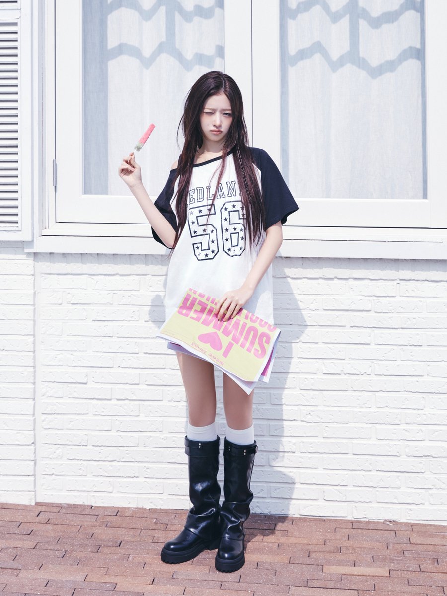WEGO_press's tweet photo. .⋆𝜗𝜚 WEGO 2026 SUMMER VISUAL with REI from IVE 𝜗𝜚.⋆

#REI #WEGO2026SUMMER #STREET #ワンショルT

▼REI（IVE）着用アイテムはこちら▼
https://t.co/P5PwRLIGbK

@IVEstarship_JP https://t.co/HZjqcxQ7bh