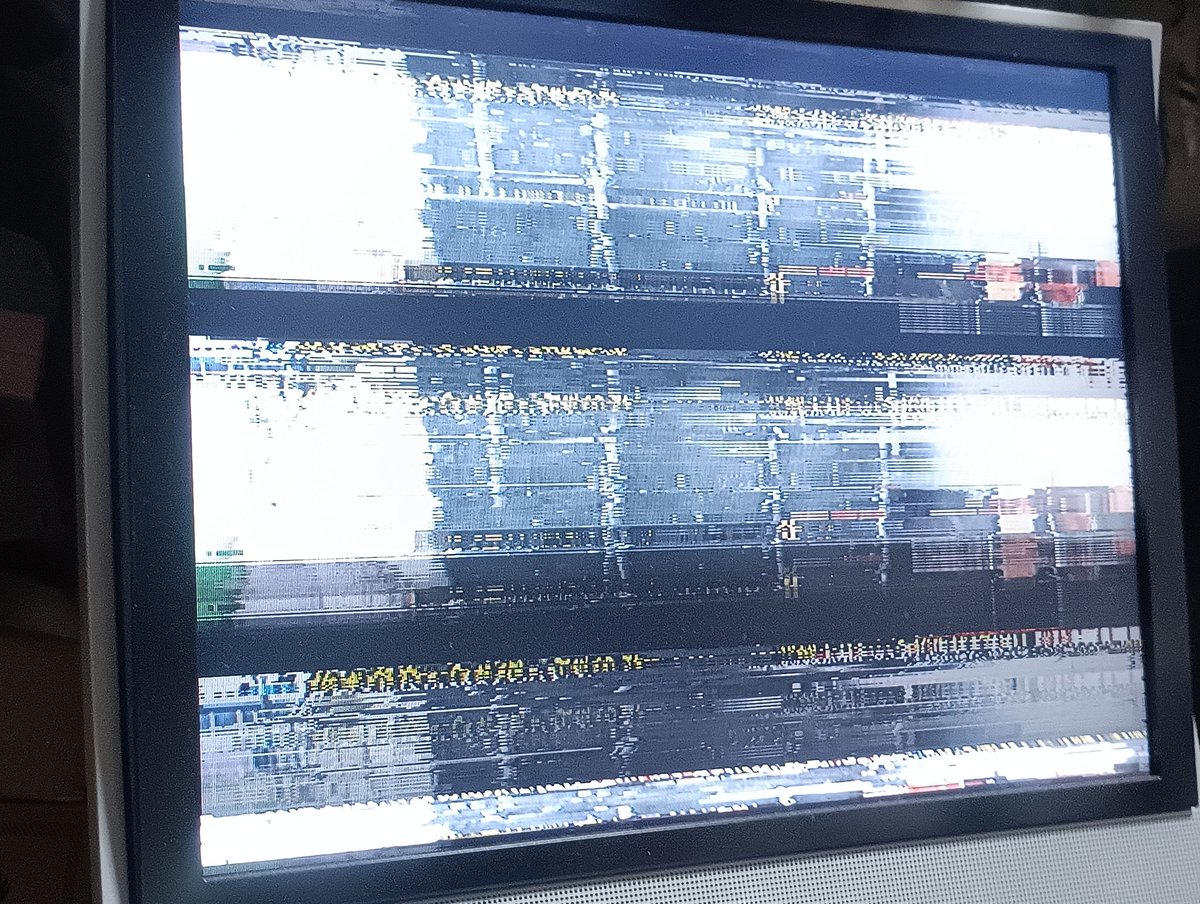 yuuno_chan's tweet photo. アナログチューナ式 液晶テレビが壊れたわ https://t.co/bh97IGrvCl