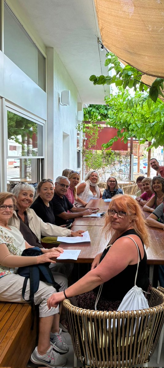 CfaVendrell's tweet photo. El projecte Interrelació entre el @CfaVendrell i el @cfareus va portar a conèixer presencialment els alumnes d'Anglès 2. Es van trobar a la vil·la romana dels Munts d'Altafulla per fer una visita guiada del Paco @argostgn i van acabar explicant-se experiències entre iguals. https://t.co/o9EmkoYiJP