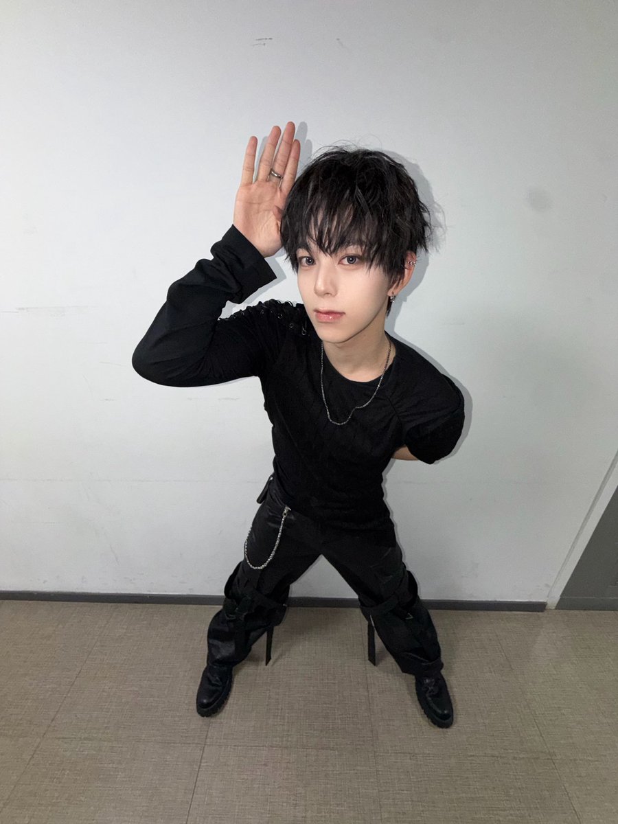kkchbo's tweet photo. 즈뾰 서로 찍어준건가..? https://t.co/A4guoQqqOT