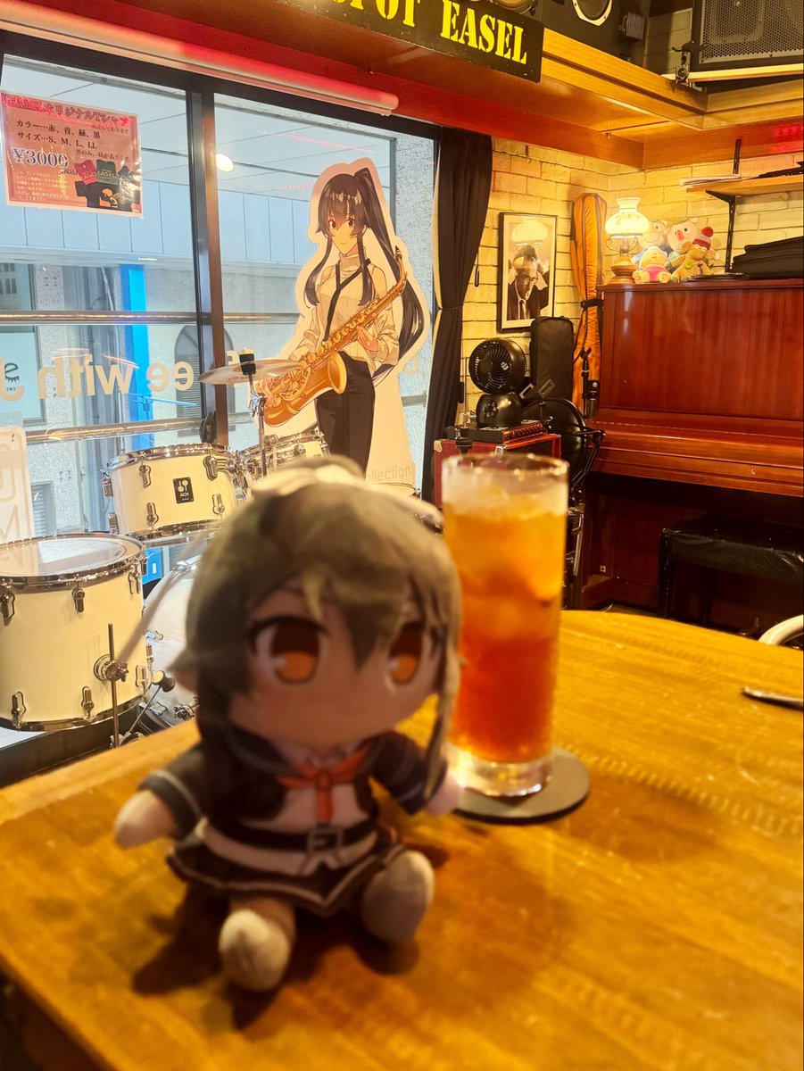jazzspotEASEL's tweet photo. 3月のイベントの時も来てくれてた矢矧ちゃん、あの時はまだパネルが店に届いてなかったですからね。ダブル矢矧でパチリ✨ https://t.co/hxoZ8LIs0E