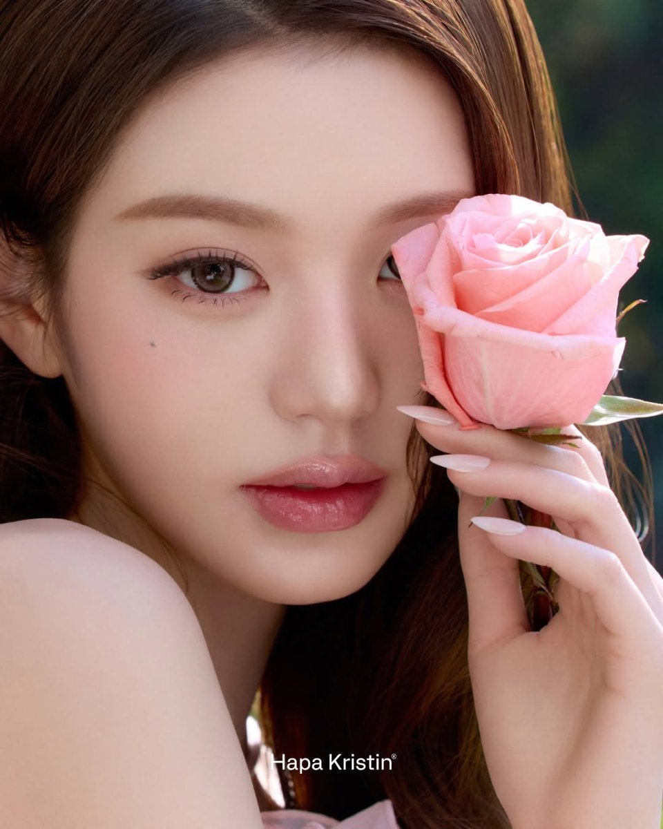 WonyoungGlobal's tweet photo. 📸 [PHOTO] 260605 Hapa Kristin Korea update with Jang Wonyoung

💌 Cat-titude Kristin – Choco Paw 🐱🌷

#IVE #아이브 #JANGWONYOUNG #장원영 https://t.co/oXkOGJQqVW
