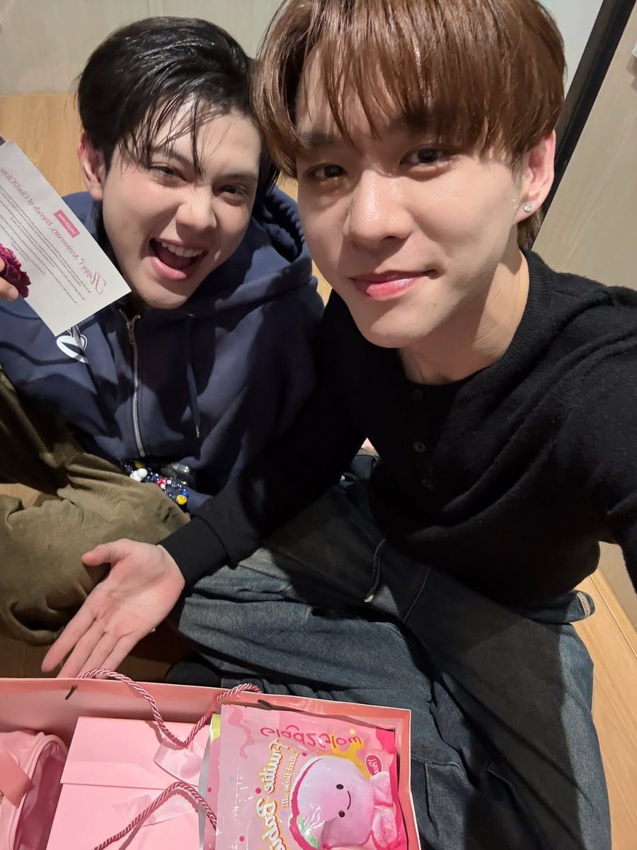 Gardenoftonliew's tweet photo. 🌱IG TONLIEW.MTP POST UPDATE 🌱
CR.IG : bbverpj 
🗓️ 12.06.2026

~อะไรก็ได้ที่เป็นคู่ 🐶😸~ 

⋆｡°✩┊ #bbverpj #tonliewmtp #บีเวอร์ต้นหลิว #BeverTonliew:･｡☆ https://t.co/MeKs1QC7JO