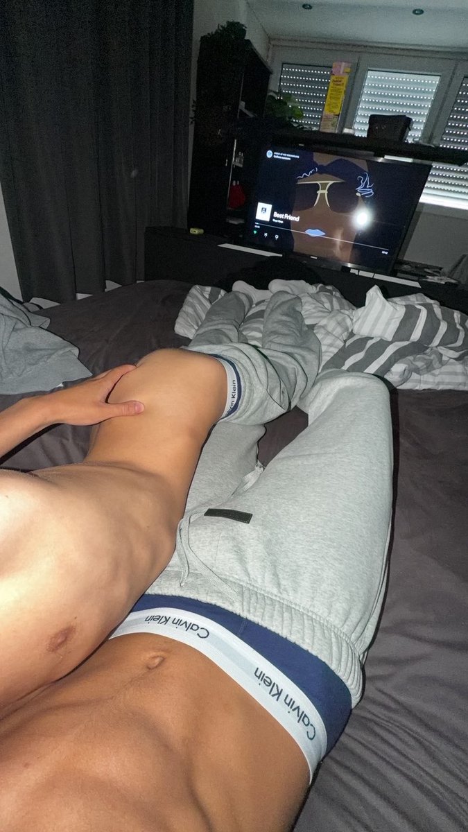 SkinnySeduction tweet media