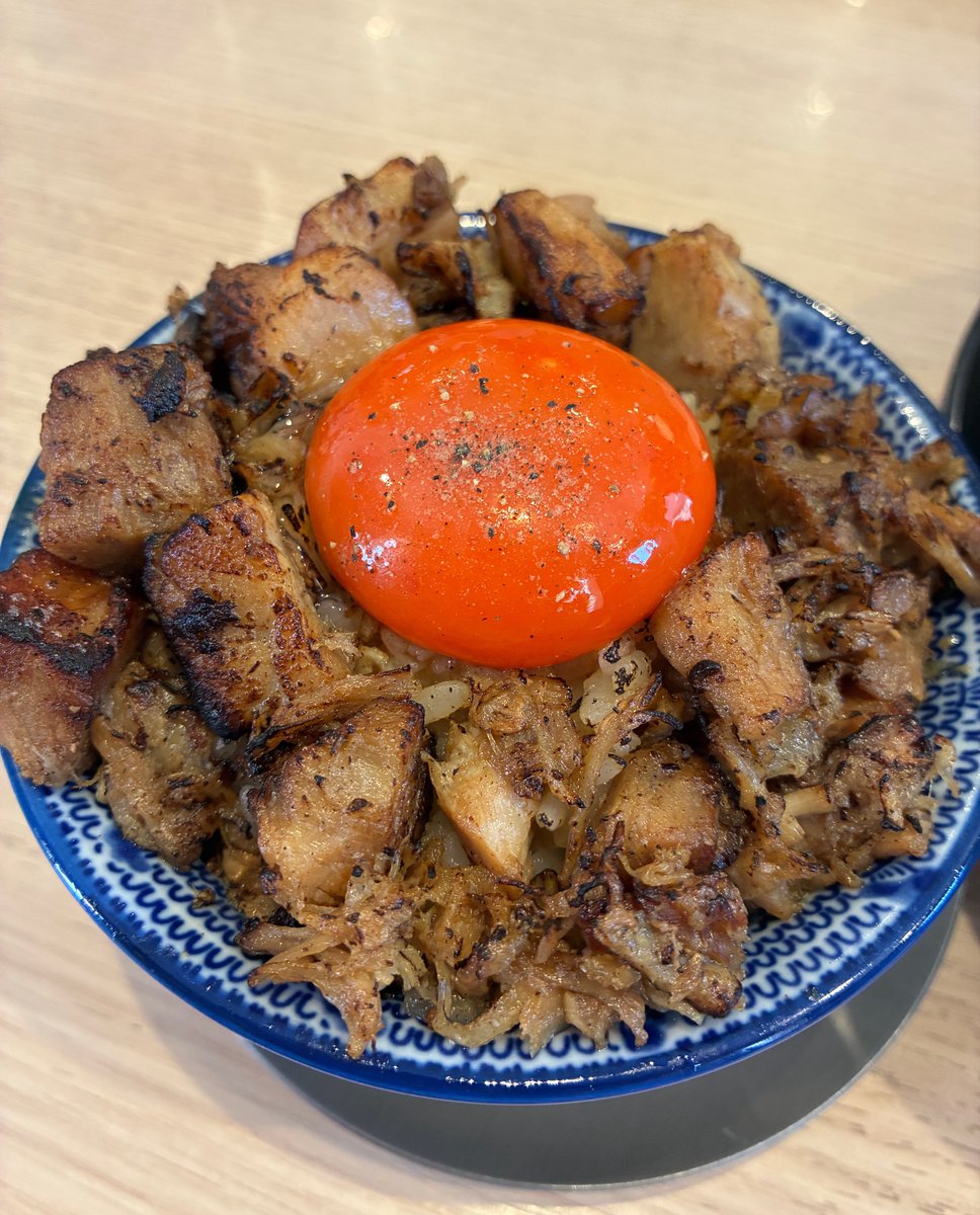 70uu's tweet photo. 島やんのこのチャー丼がガチで1番ウマイ https://t.co/Wwtq7ISCN1