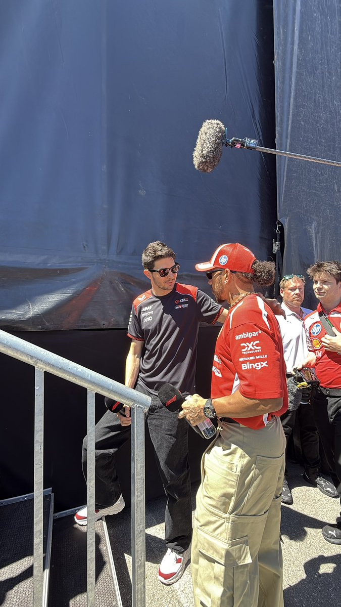 HaasF1Team's tweet photo. Esteban 🤝 Lewis

#HaasF1 #F1 #BarcelonaGP https://t.co/MFLvl7nuKn