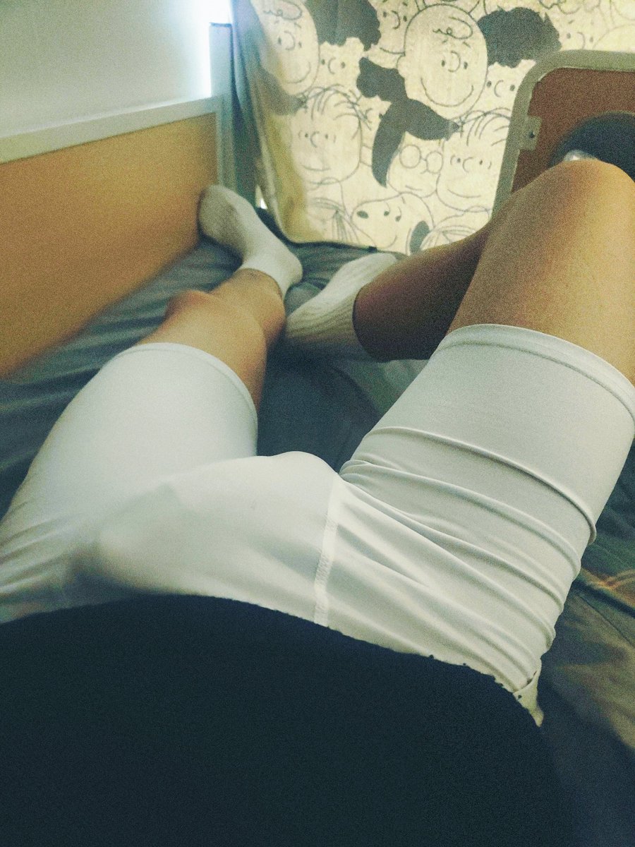 bb29643636's tweet photo. 腿部特写 https://t.co/JhhhCDjC1r